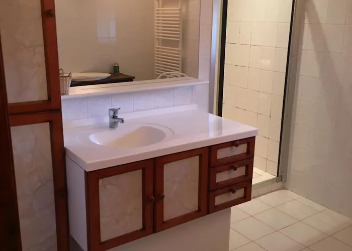 Holiday home Maison Spacieuse Tranquille Et Calme Pmr Possible Cronce