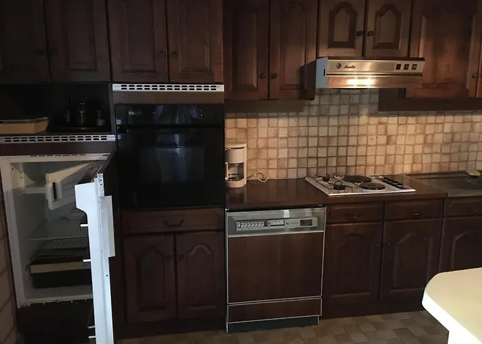 Holiday home Maison Spacieuse Tranquille Et Calme Pmr Possible Cronce