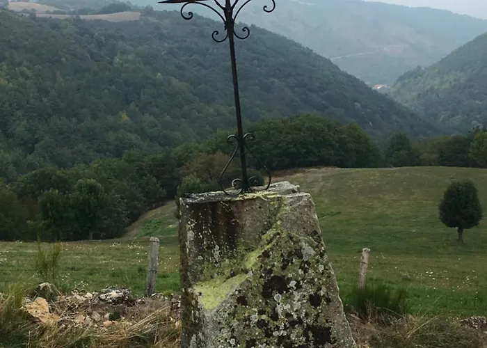 Holiday home Maison Spacieuse Tranquille Et Calme Pmr Possible Cronce